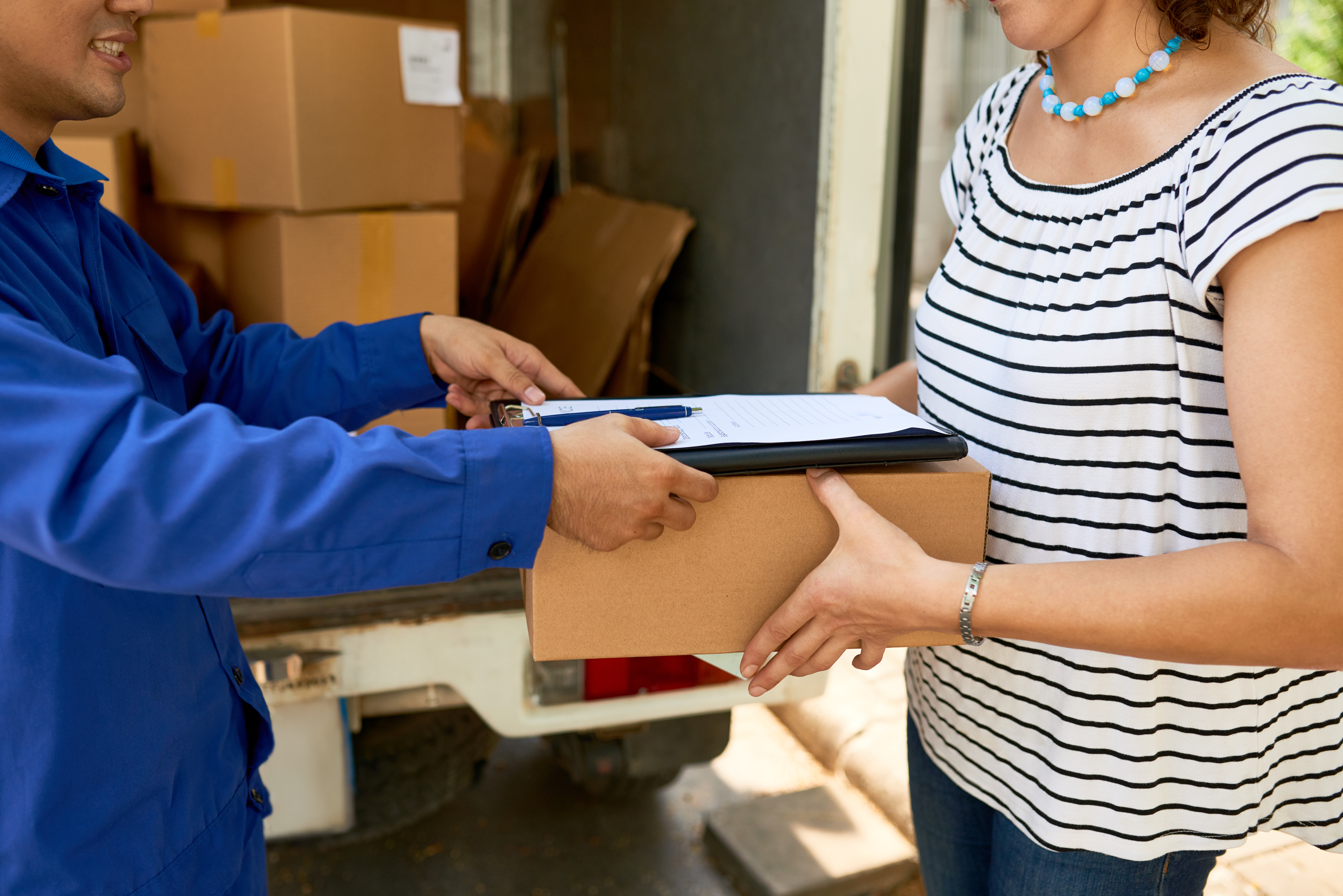 Factors to Consider When Choosing a Courier For Your Online Startup